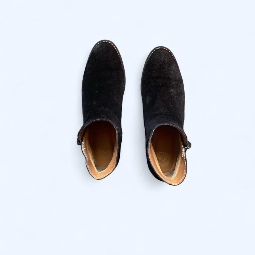 Altos ankle bootie from White Mountain shoes suede black size 8.5‎